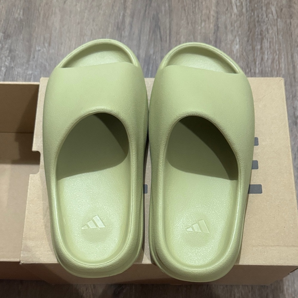 Adidas Yeezy Slide in Resin Tone